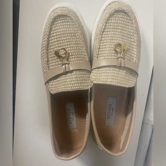 Steven New York Kiana tan 1” platform loafer with woven design size 7 - Picture 2 of 8